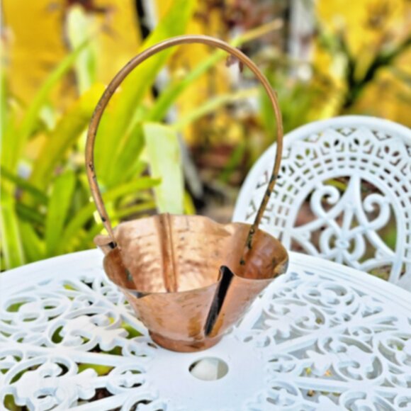 Vintage Coppersmith Treasures Of Time Hand Hammered Copper Basket 9”x13”. - Picture 3 of 9